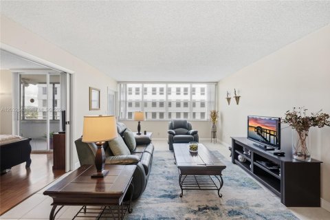 Condominio en alquiler en Fort Lauderdale, Florida, 2 dormitorios, 124.86 m2 № 2077450 - foto 5