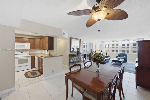 Condominio en alquiler en Fort Lauderdale, Florida, 2 dormitorios, 124.86 m2 № 2077450 - foto 2
