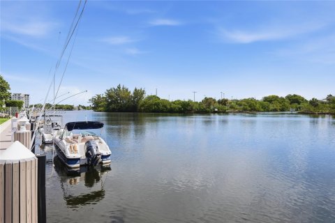 Condominio en alquiler en Fort Lauderdale, Florida, 2 dormitorios, 124.86 m2 № 2077450 - foto 24