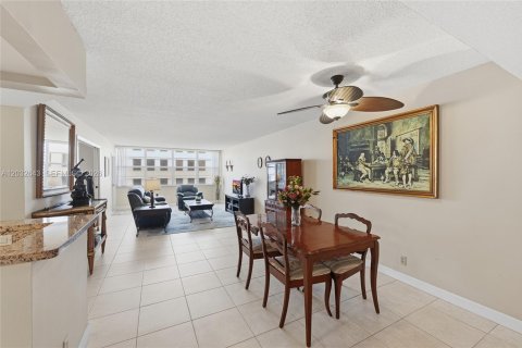 Condominio en Fort Lauderdale, Florida, 2 dormitorios  № 2077450