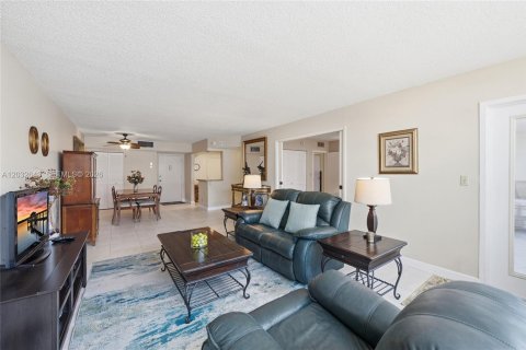 Condominio en alquiler en Fort Lauderdale, Florida, 2 dormitorios, 124.86 m2 № 2077450 - foto 6