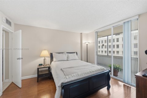 Condominio en alquiler en Fort Lauderdale, Florida, 2 dormitorios, 124.86 m2 № 2077450 - foto 12