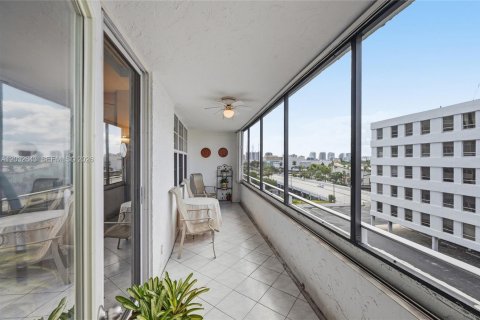 Condominio en alquiler en Fort Lauderdale, Florida, 2 dormitorios, 124.86 m2 № 2077450 - foto 18