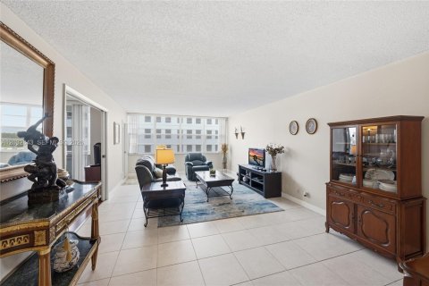 Condominio en alquiler en Fort Lauderdale, Florida, 2 dormitorios, 124.86 m2 № 2077450 - foto 3