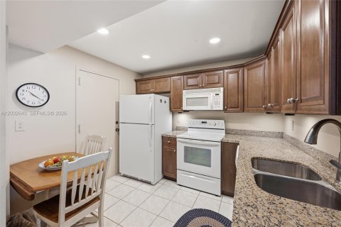 Condominio en alquiler en Fort Lauderdale, Florida, 2 dormitorios, 124.86 m2 № 2077450 - foto 9