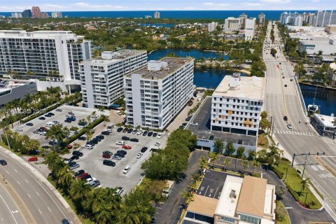 Condominio en alquiler en Fort Lauderdale, Florida, 2 dormitorios, 124.86 m2 № 2077450 - foto 29