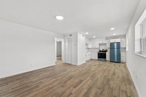 Appartement à louer à St. Lucie, Floride: 2 chambres, 1036.79 m2 № 2181609 - photo 4