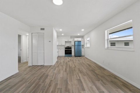 Appartement à louer à St. Lucie, Floride: 2 chambres, 1036.79 m2 № 2181609 - photo 6