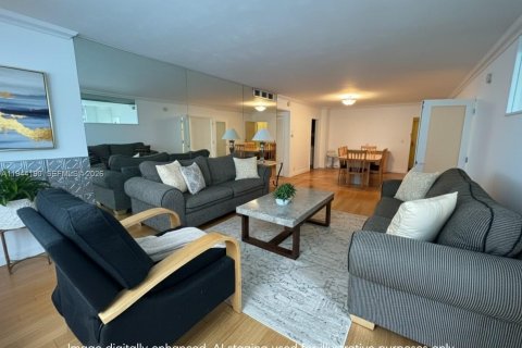 Condo in Fort Lauderdale, Florida, 2 bedrooms  № 2003010 - photo 2