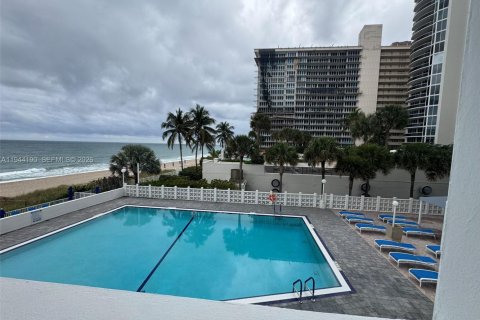 Condo in Fort Lauderdale, Florida, 2 bedrooms  № 2003010 - photo 30