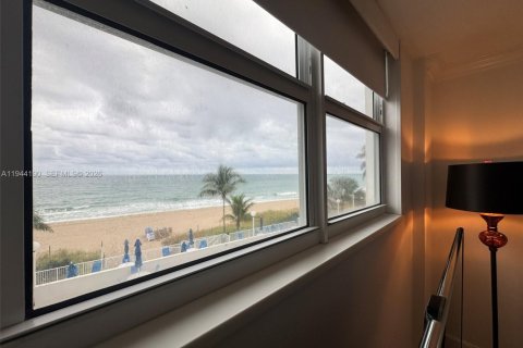 Condo in Fort Lauderdale, Florida, 2 bedrooms  № 2003010 - photo 22