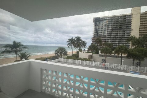 Condo in Fort Lauderdale, Florida, 2 bedrooms  № 2003010 - photo 24