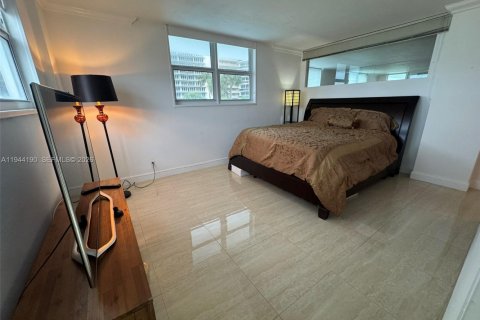 Condo in Fort Lauderdale, Florida, 2 bedrooms  № 2003010 - photo 21