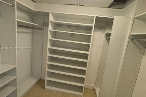 Condo in Fort Lauderdale, Florida, 2 bedrooms  № 2003010 - photo 28