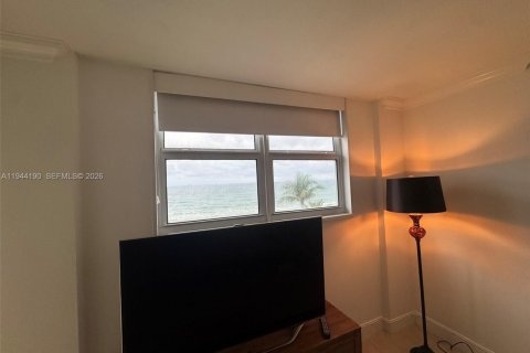 Condo in Fort Lauderdale, Florida, 2 bedrooms  № 2003010 - photo 23