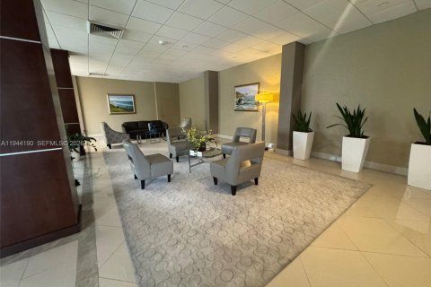 Condo in Fort Lauderdale, Florida, 2 bedrooms  № 2003010 - photo 12