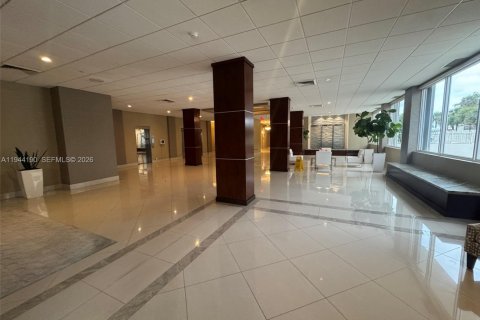 Condo in Fort Lauderdale, Florida, 2 bedrooms  № 2003010 - photo 11