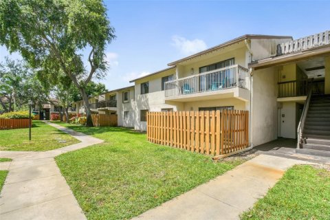 Condominio en Palm Beach Gardens, Florida, 2 dormitorios  № 2187309