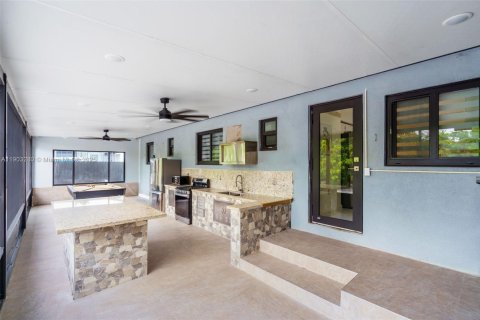 House in Hialeah, Florida 3 bedrooms, 89.19 sq.m. № 1954445 - photo 23