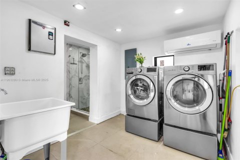 House in Hialeah, Florida 3 bedrooms, 89.19 sq.m. № 1954445 - photo 20