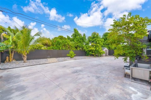 House in Hialeah, Florida 3 bedrooms, 89.19 sq.m. № 1954445 - photo 28