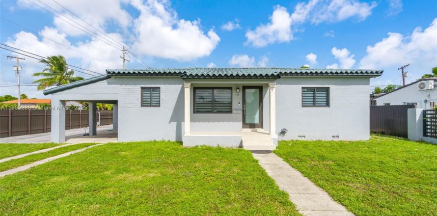House in Hialeah, Florida 3 bedrooms, 89.19 sq.m. № 1954445