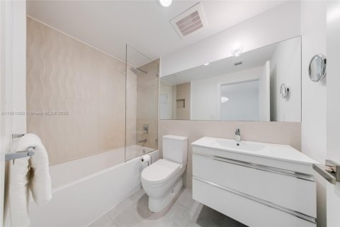 Townhouse in Miami Beach, Florida 2 bedrooms, 124.3 sq.m. № 1854765 - photo 18