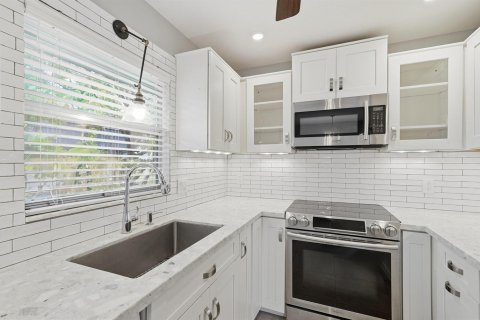 Condo in Delray Beach, Florida, 2 bedrooms  № 2253568 - photo 11