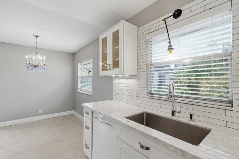 Condo in Delray Beach, Florida, 2 bedrooms  № 2253568 - photo 12
