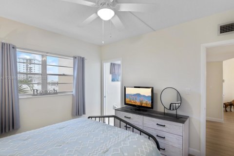 Condominio en venta en Lauderdale-by-the-Sea, Florida, 2 dormitorios, 79.9 m2 № 1480225 - foto 22