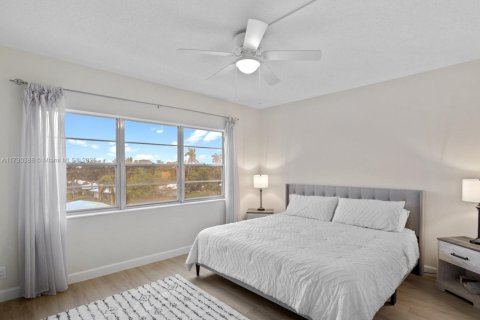 Condominio en venta en Lauderdale-by-the-Sea, Florida, 2 dormitorios, 79.9 m2 № 1480225 - foto 16