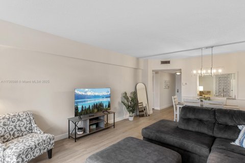 Condominio en venta en Lauderdale-by-the-Sea, Florida, 2 dormitorios, 79.9 m2 № 1480225 - foto 5