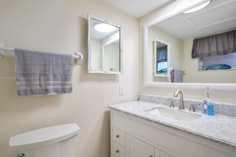 Condominio en venta en Lauderdale-by-the-Sea, Florida, 2 dormitorios, 79.9 m2 № 1480225 - foto 25
