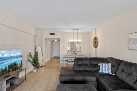 Condominio en venta en Lauderdale-by-the-Sea, Florida, 2 dormitorios, 79.9 m2 № 1480225 - foto 4