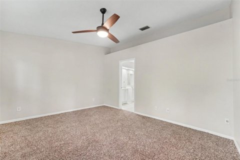 House in Tampa, Florida 3 bedrooms, 136.57 sq.m. № 2111395 - photo 9