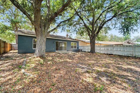 House in Tampa, Florida 3 bedrooms, 136.57 sq.m. № 2111395 - photo 15