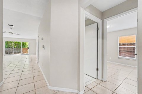 House in Tampa, Florida 3 bedrooms, 136.57 sq.m. № 2111395 - photo 8