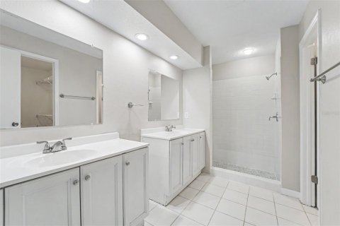 House in Tampa, Florida 3 bedrooms, 136.57 sq.m. № 2111395 - photo 10