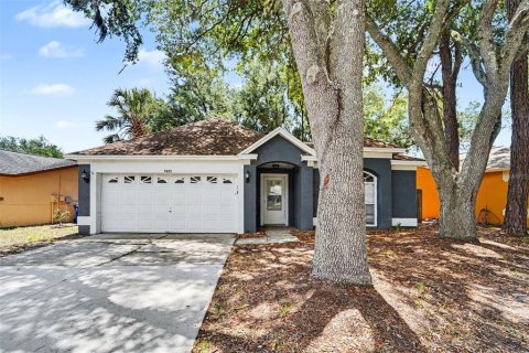 House in Tampa, Florida 3 bedrooms, 136.57 sq.m. № 2111395 - photo 2