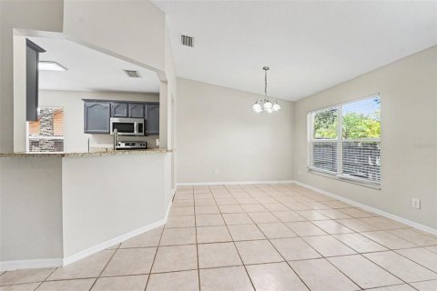 House in Tampa, Florida 3 bedrooms, 136.57 sq.m. № 2111395 - photo 4