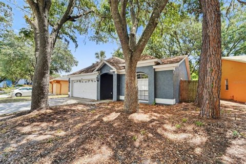 House in Tampa, Florida 3 bedrooms, 136.57 sq.m. № 2111395 - photo 3