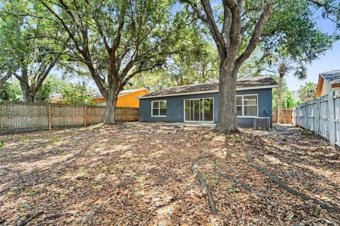 House in Tampa, Florida 3 bedrooms, 136.57 sq.m. № 2111395 - photo 14