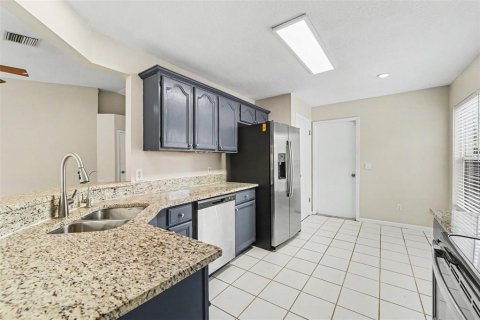 House in Tampa, Florida 3 bedrooms, 136.57 sq.m. № 2111395 - photo 6