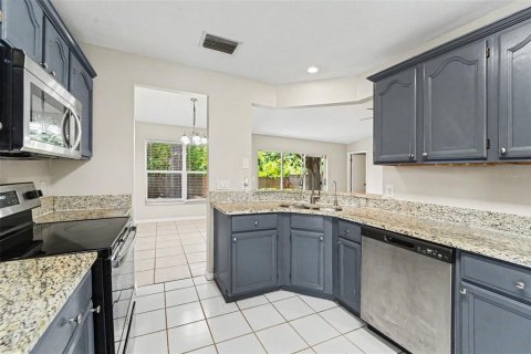 House in Tampa, Florida 3 bedrooms, 136.57 sq.m. № 2111395 - photo 7