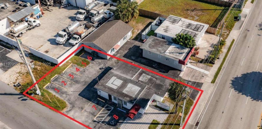 Коммерческая недвижимость в Окленд-Парк, Флорида № 2061266