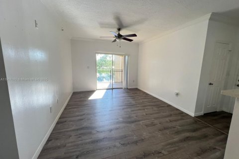 Condo in Pembroke Pines, Florida, 1 bedroom  № 1973823 - photo 6