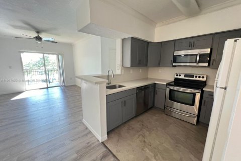 Condo in Pembroke Pines, Florida, 1 bedroom  № 1973823 - photo 3