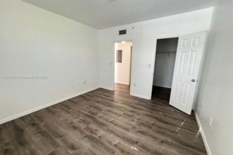 Condo in Pembroke Pines, Florida, 1 bedroom  № 1973823 - photo 8