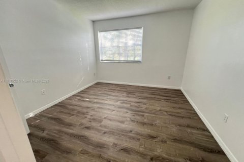 Condo in Pembroke Pines, Florida, 1 bedroom  № 1973823 - photo 7