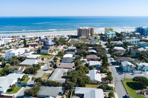 House in New Smyrna Beach, Florida 4 bedrooms, 167.22 sq.m. № 2103403 - photo 2